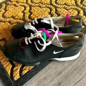 Black Nike women’s Golf Shoes sz 7.5